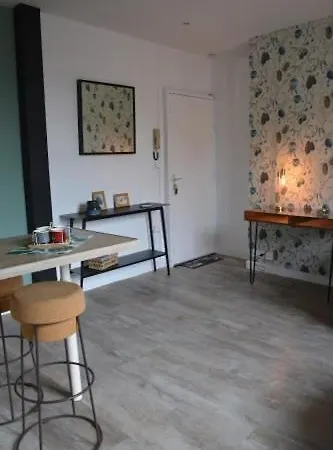 Apartment Centre *